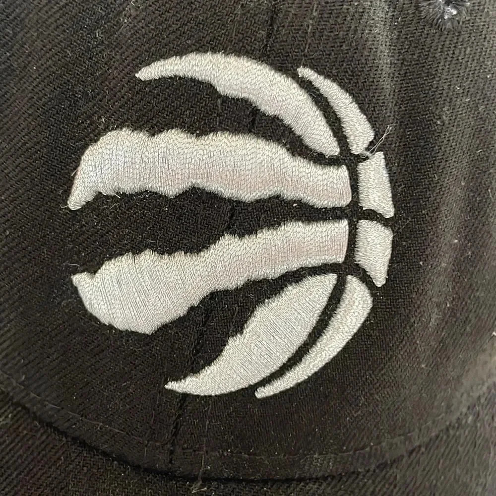 Toronto Raptors Hat - Picture 3 of 12